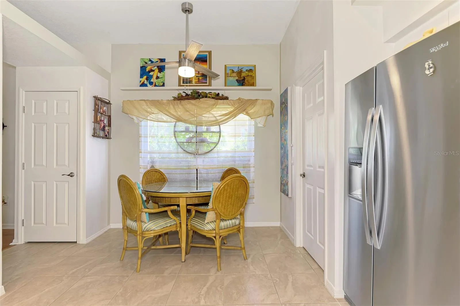 Kitchen dining area