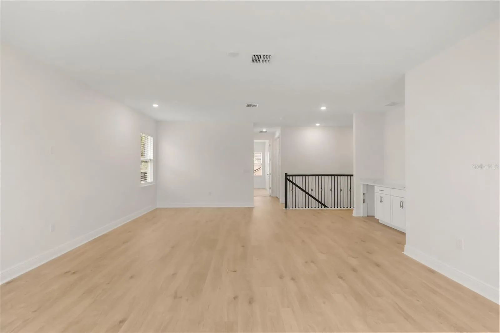 2nd floor loft with tons of space and a wet bar