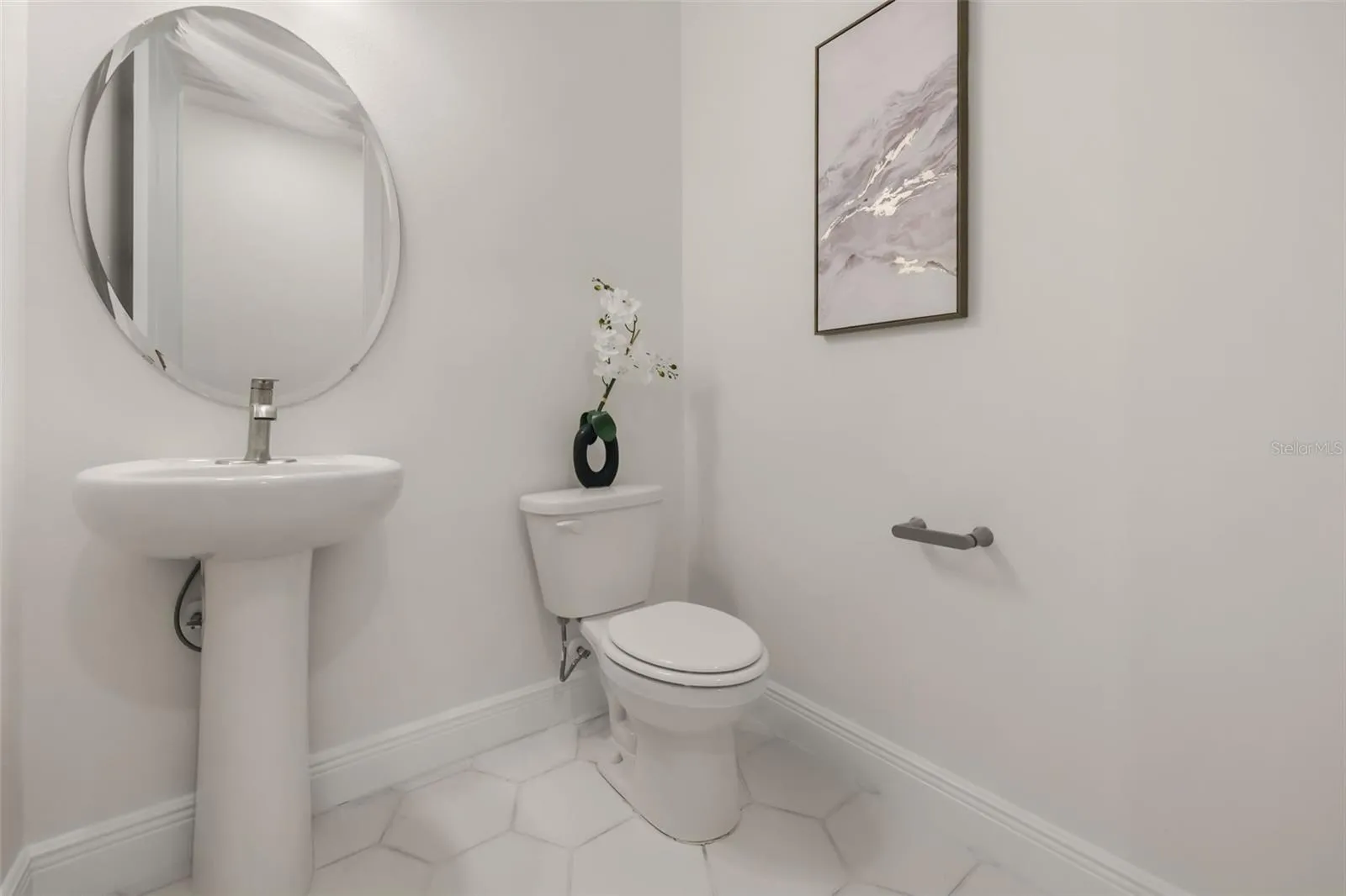 Front hallway half bath