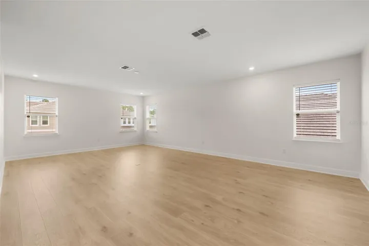 2nd floor loft with tons of space and a wet bar