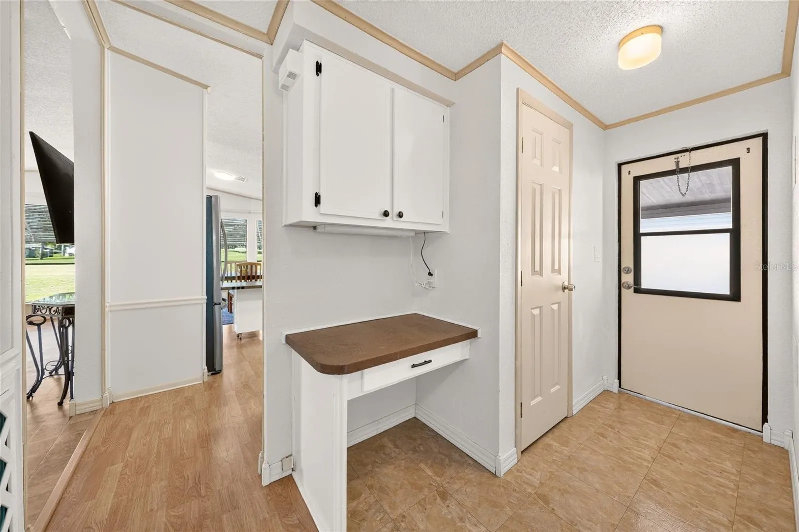Foyer Entry with Desk