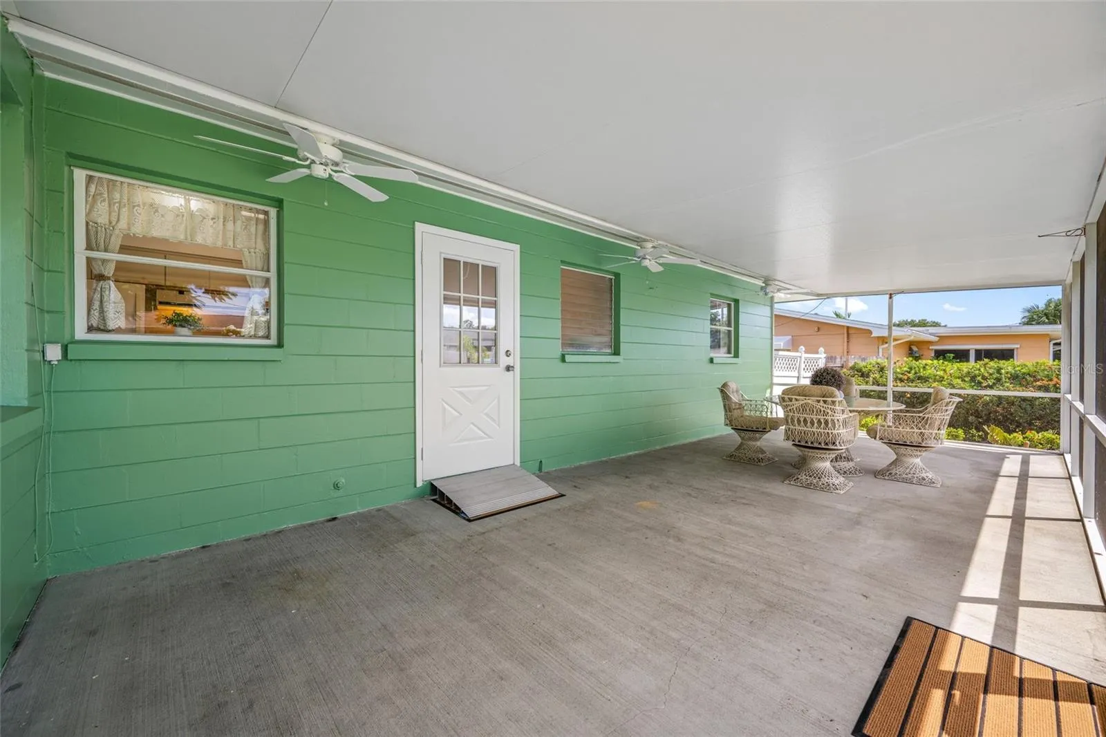 Screened Patio.