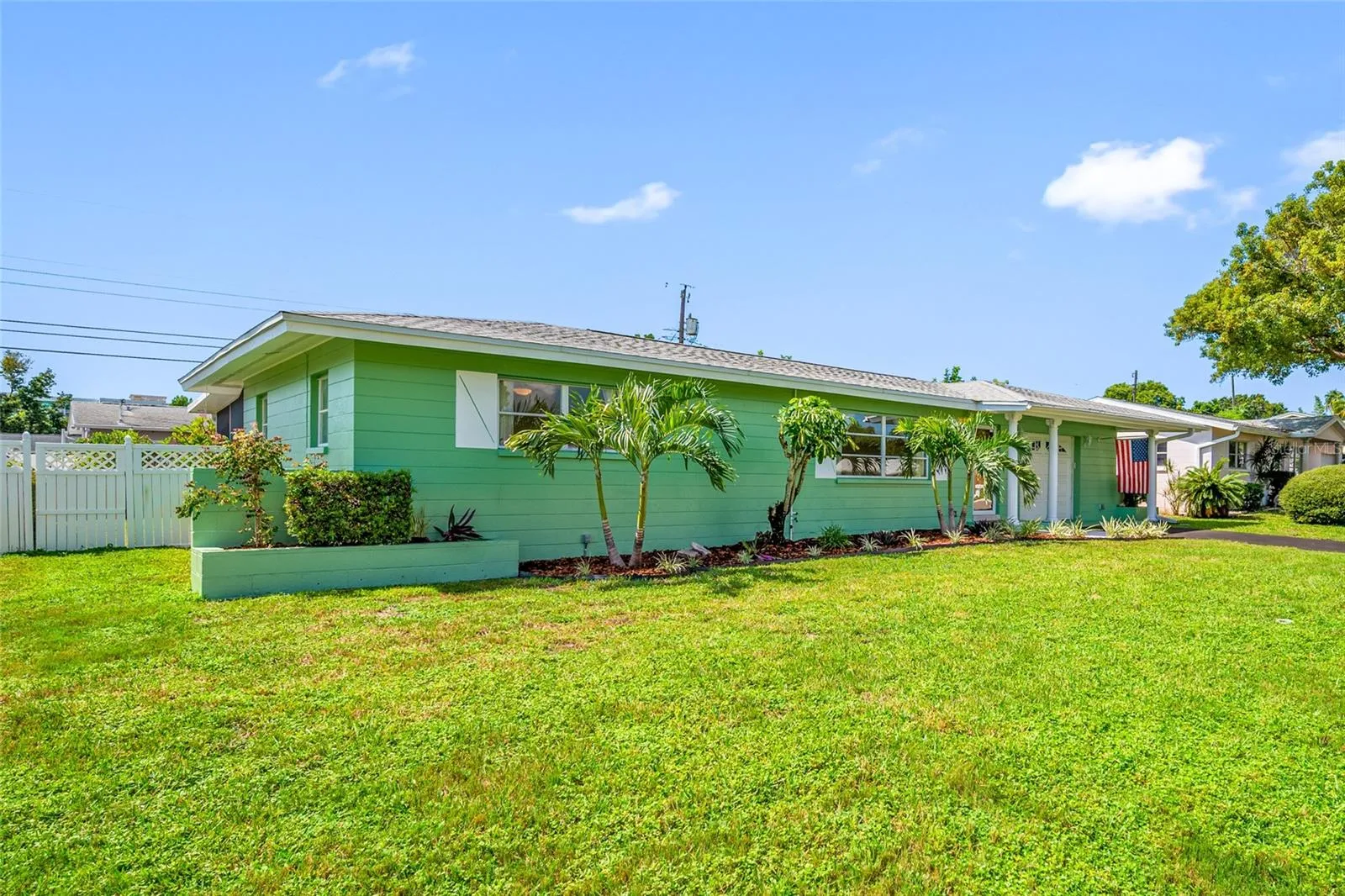Fresh Florida landscaping bringing amazing curb appeal!