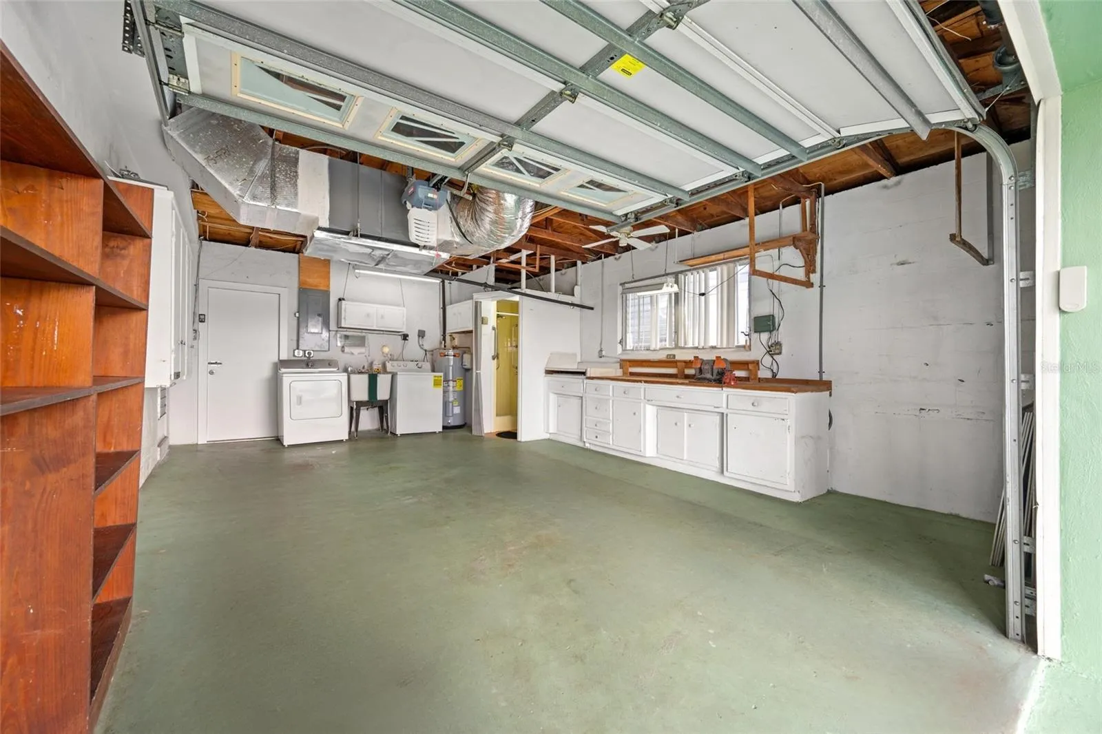 Oversized 1 Car Garage