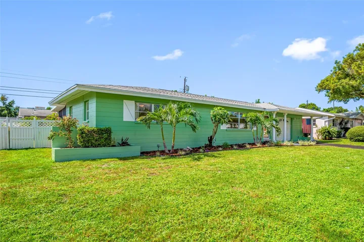 Fresh Florida landscaping bringing amazing curb appeal!