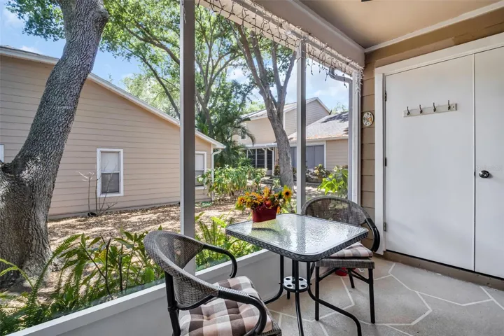 Screened Patio and Laundry