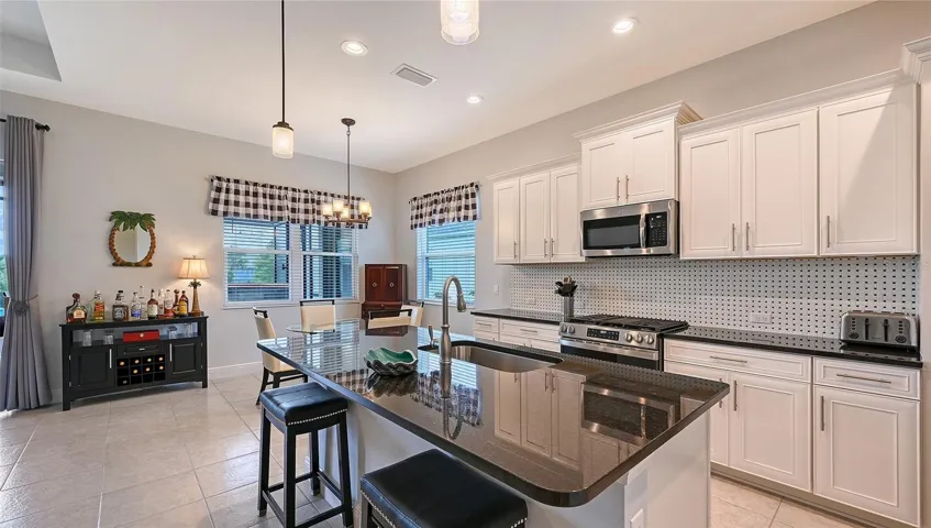 Kitchen/Breakfast Nook