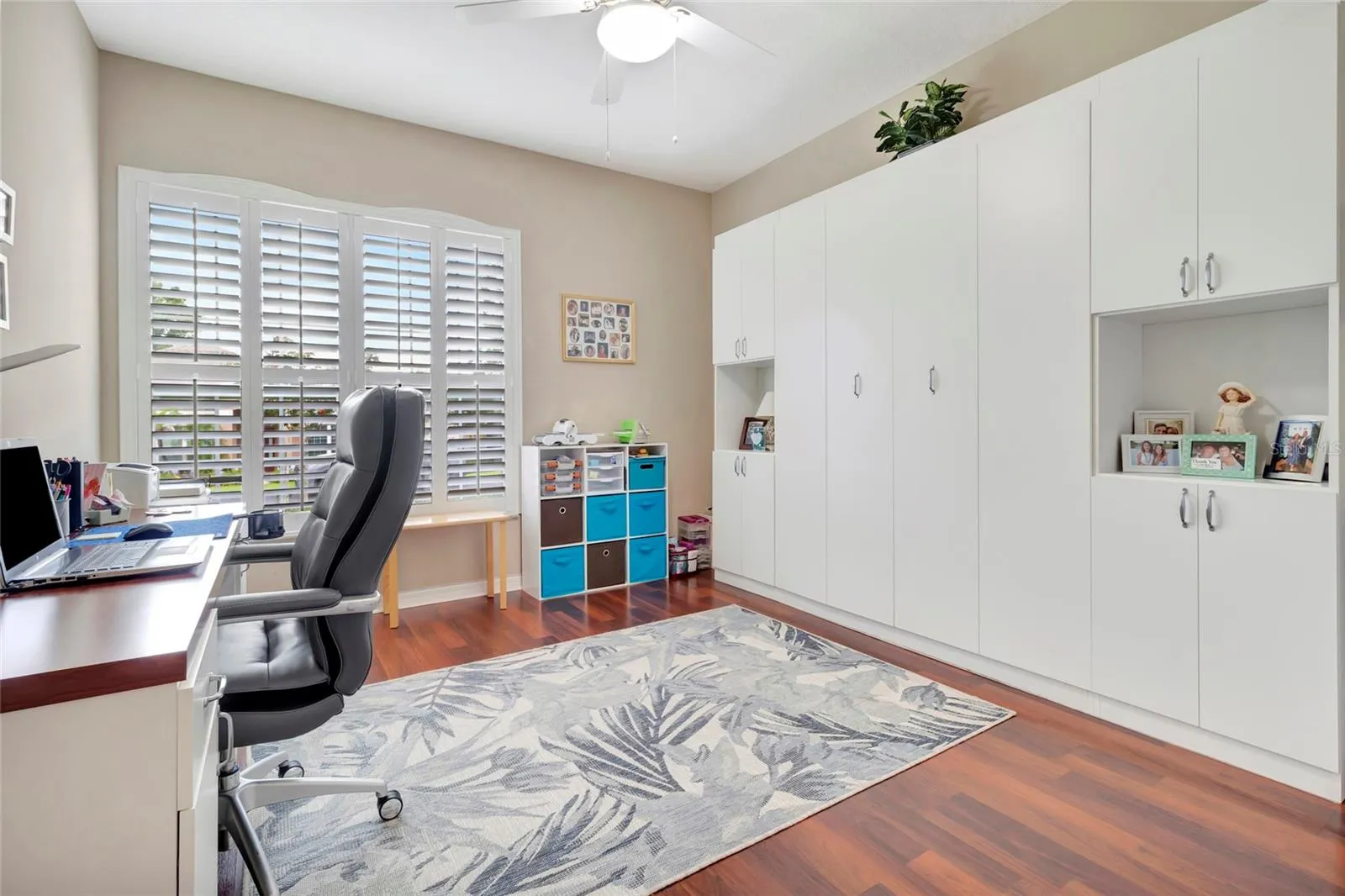Guest bedroom/ office with Murphy bed