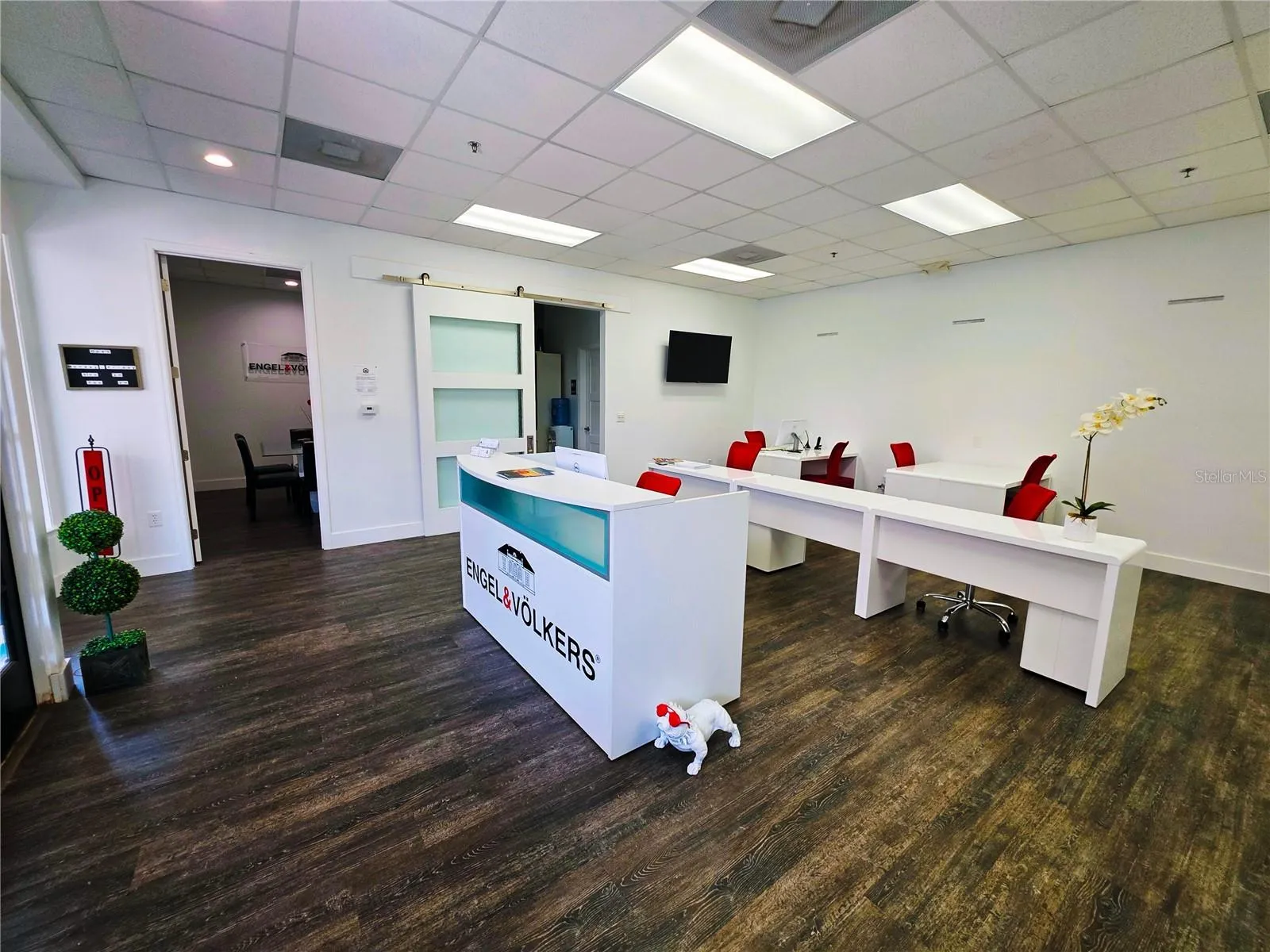 Reception and Work Area 2