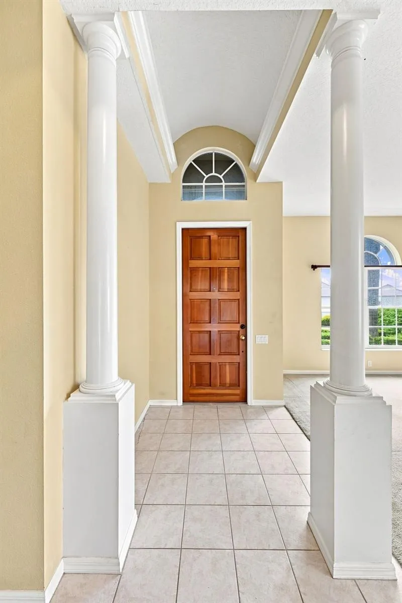 Foyer with a Barel ceiling