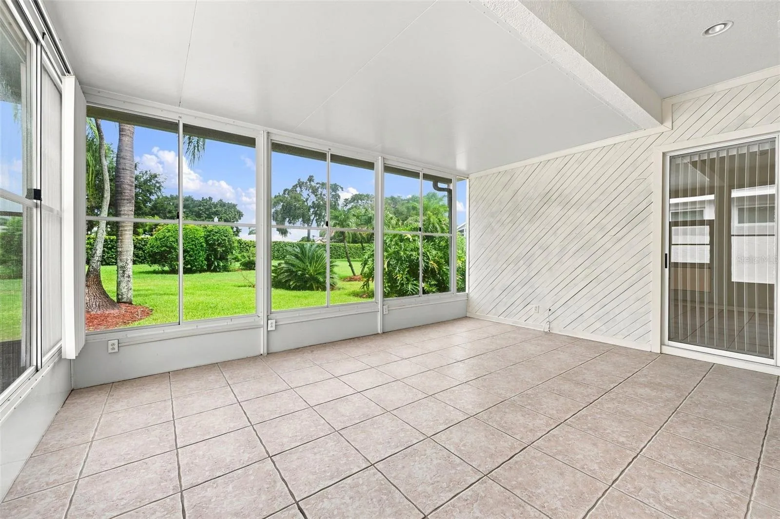 Oversized Lanai