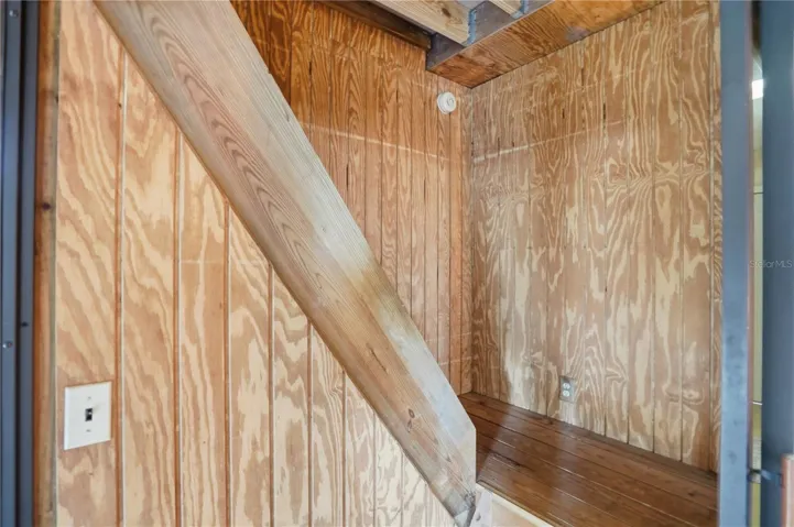 STAIRCASE TO UPSTAIRS (CAN BE REOPENED TO HAVE ACCESS UPSTAIRS)
