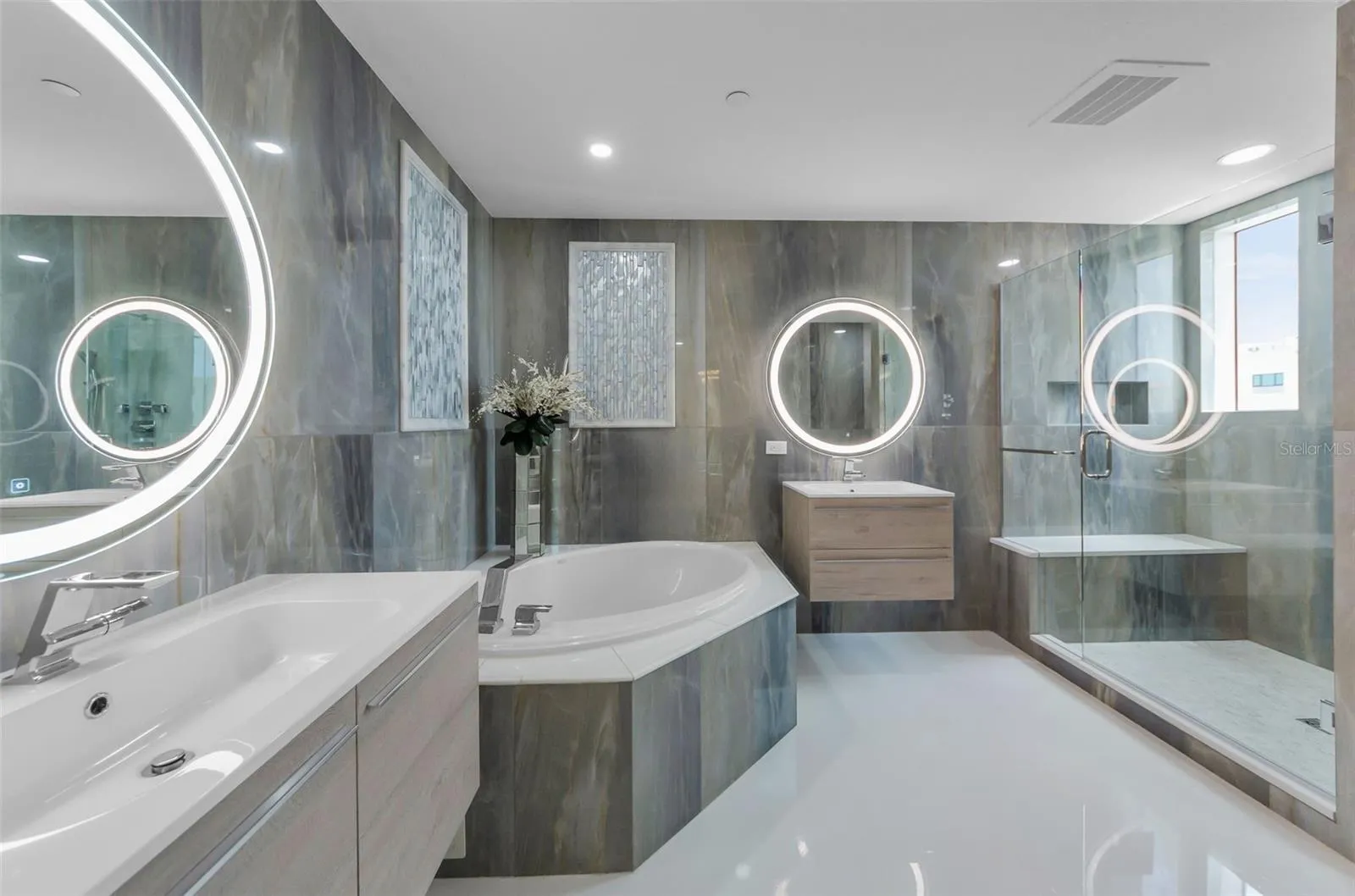 Soaking tub, walk in shower