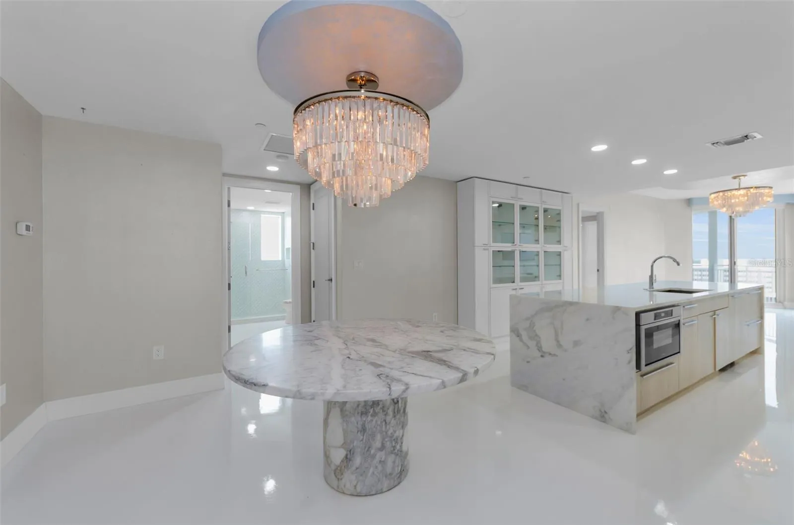Clean and functional space