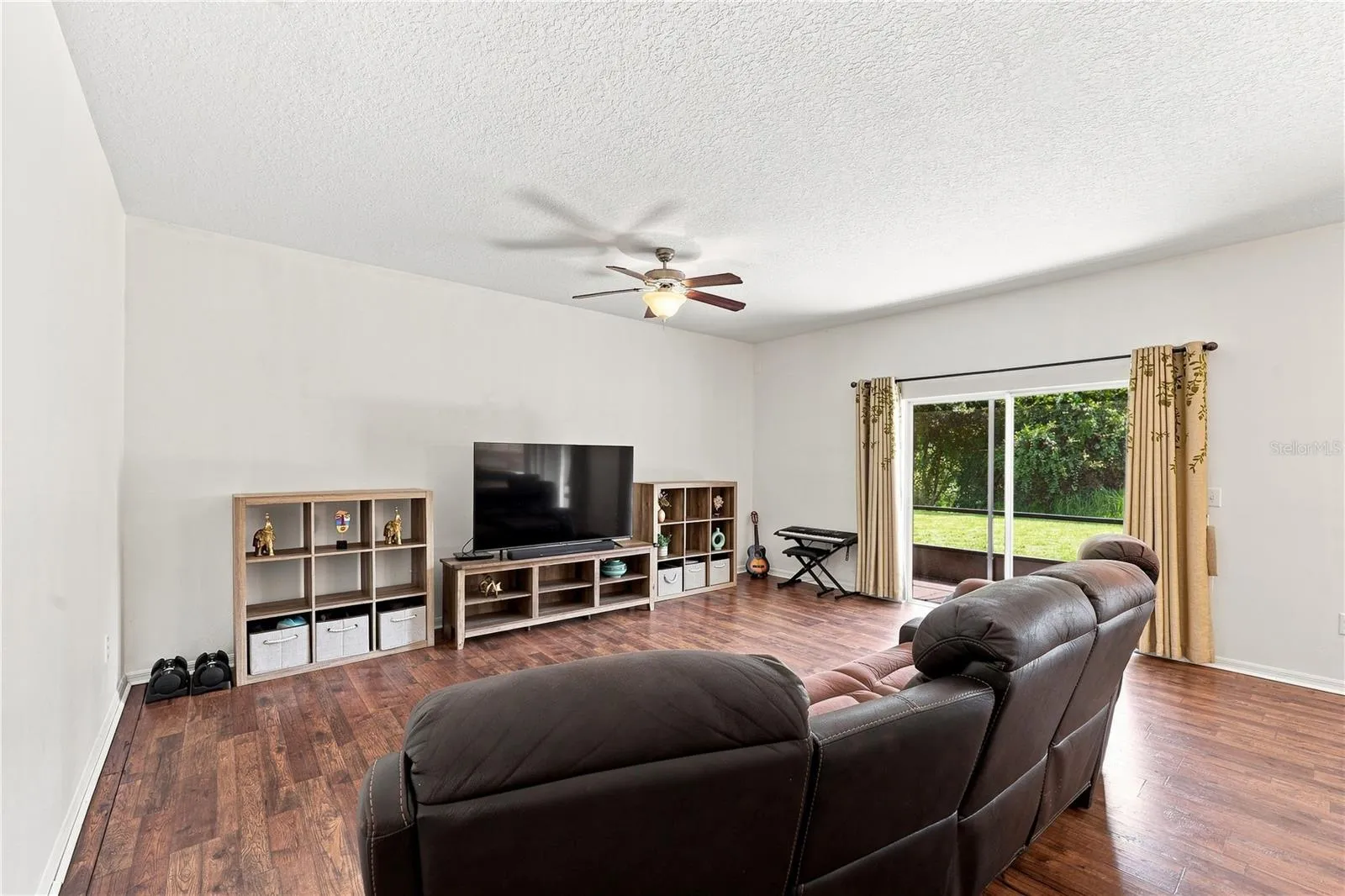 Huge entertainment area