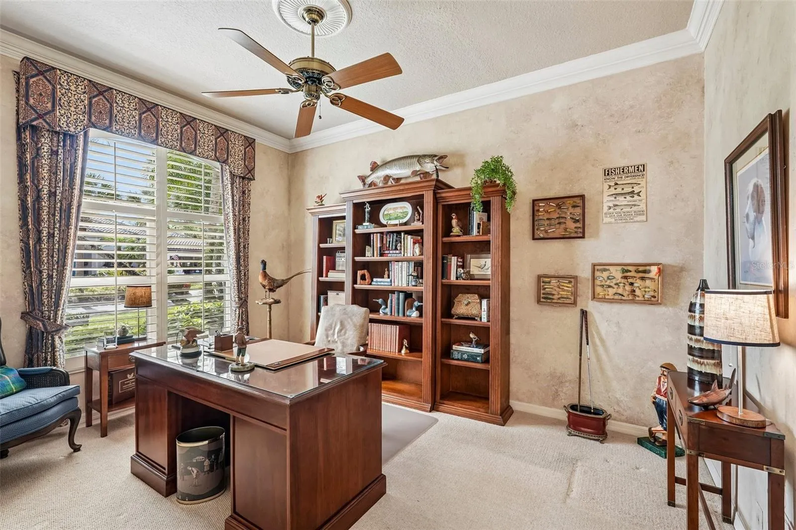 Beautiful Office/Den
