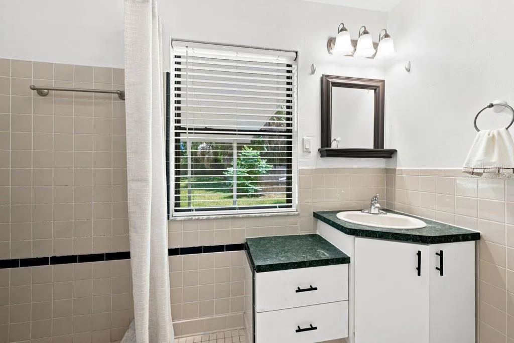 Primary Bathroom En suite