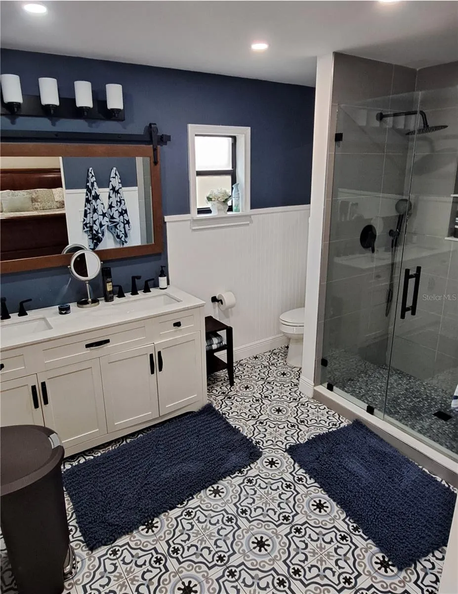 Recently remodeled en-suite bathroom