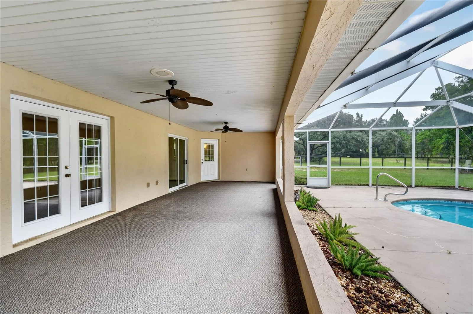 Porch / Pool 2