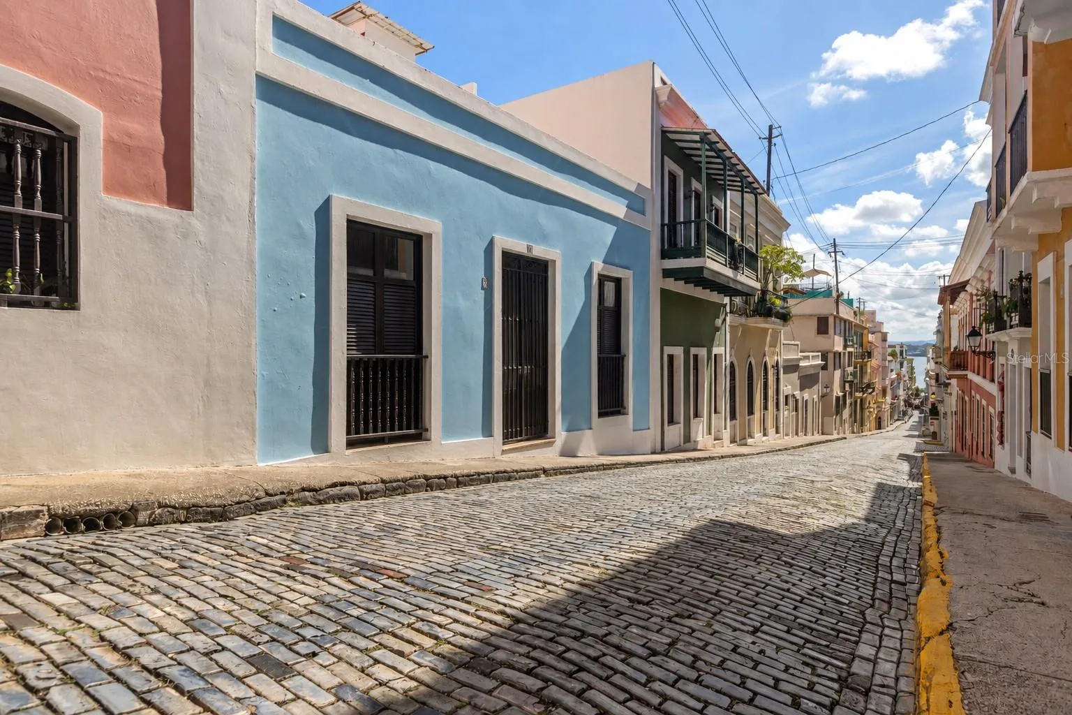 53 San Justo | Facade