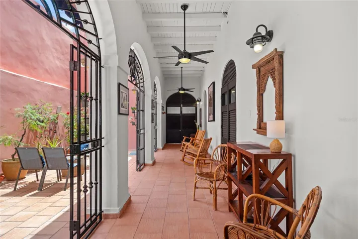 San Ildefonso A2 - Galería & Courtyard