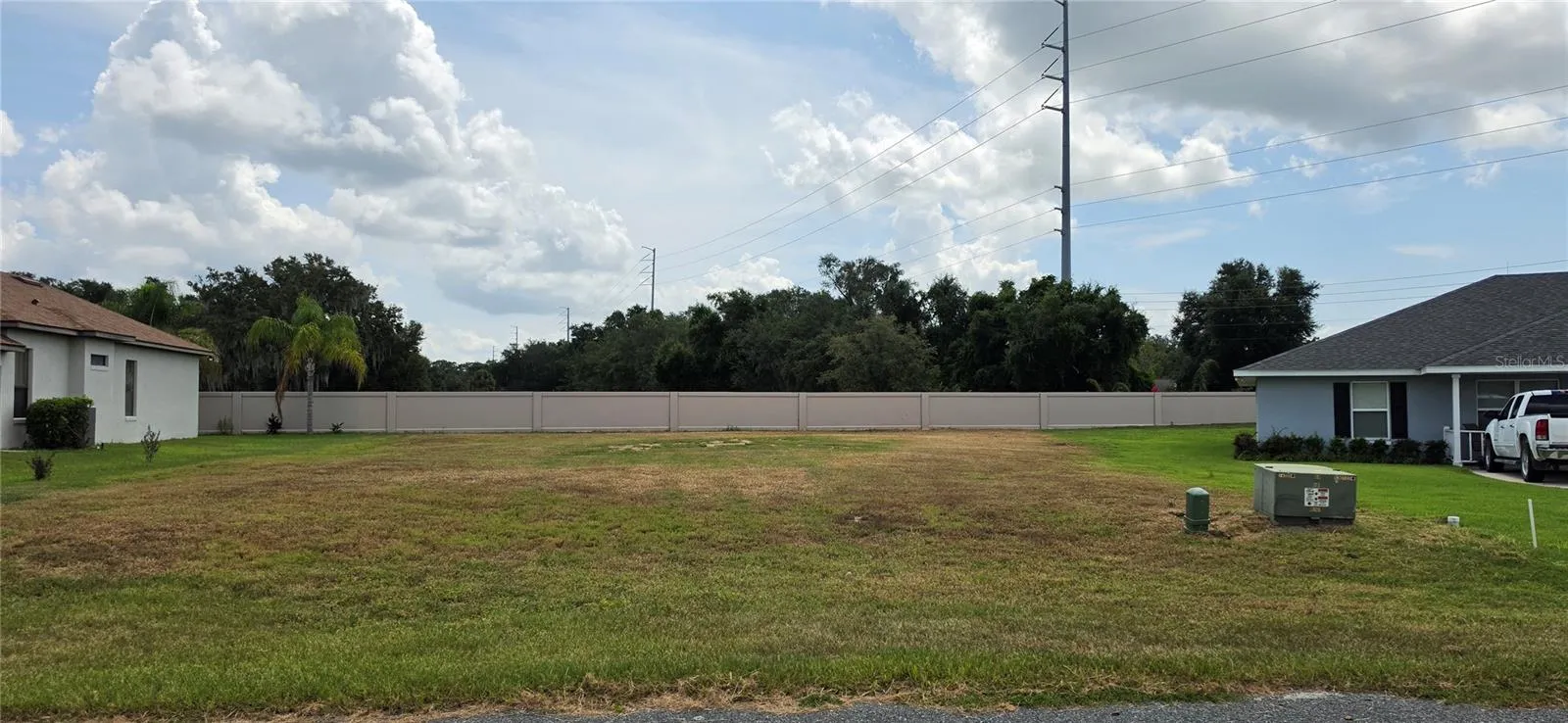 817 Oaks Shores Rd Street Level View