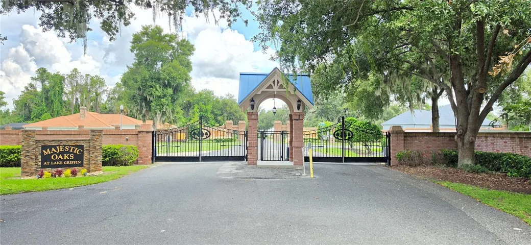 Majestic Oaks Gated Intro