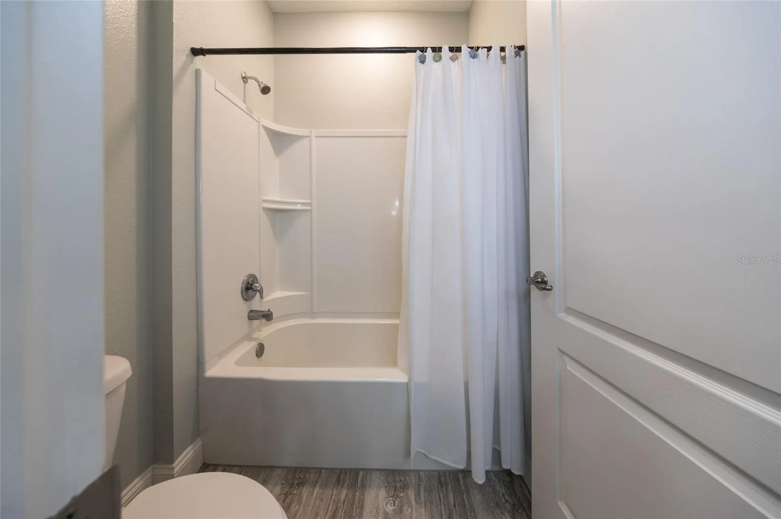 Jack and Jill bathroom between guest suites