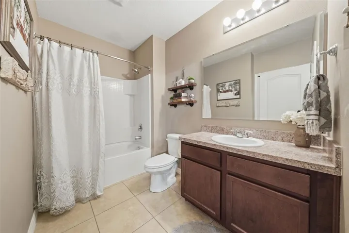 Large Guest bath