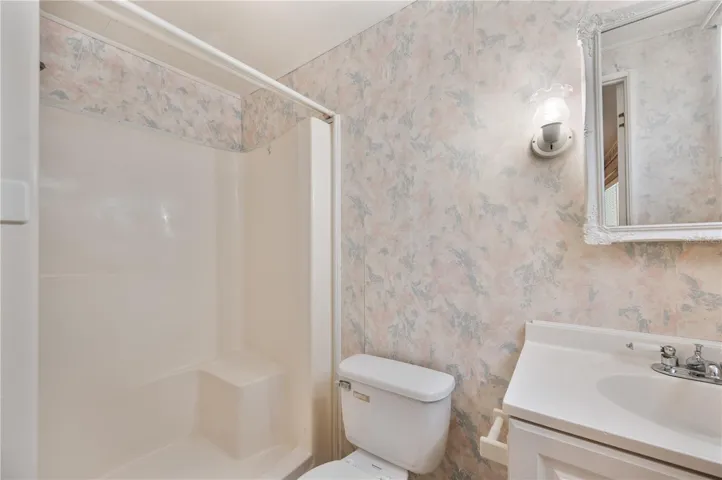 Primary bathroom ensuite
