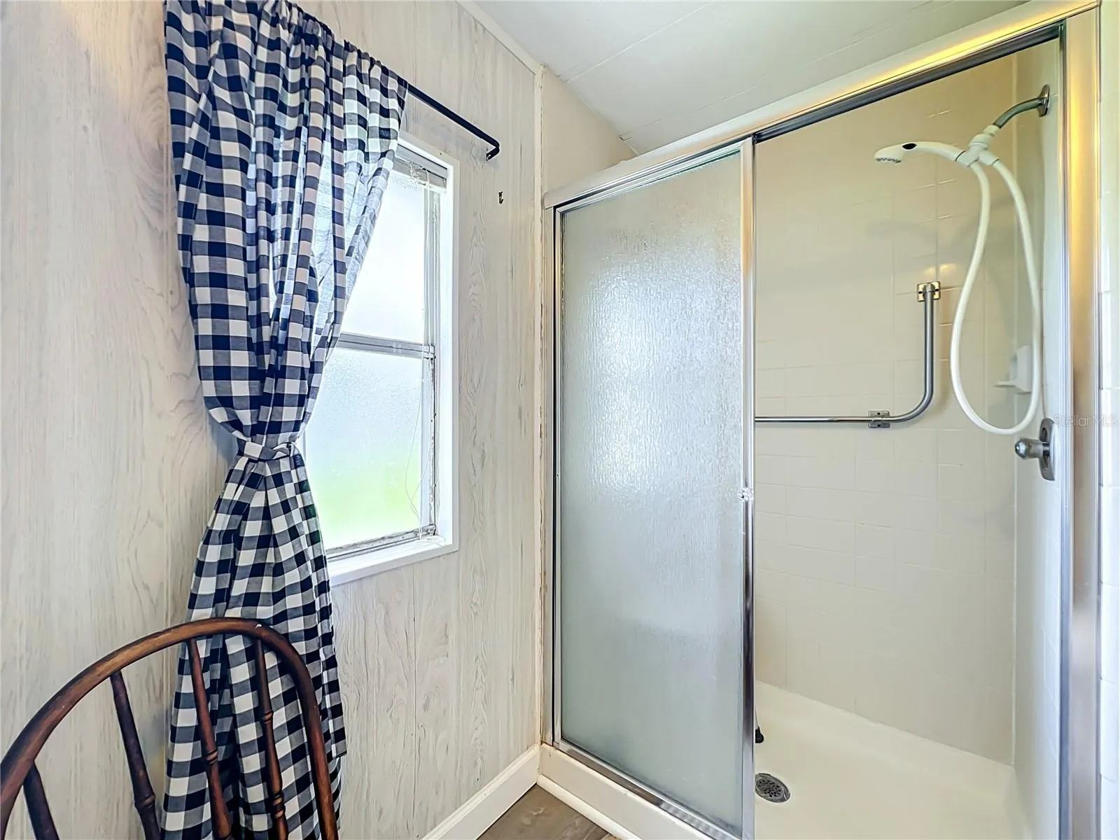 Walk in Master shower