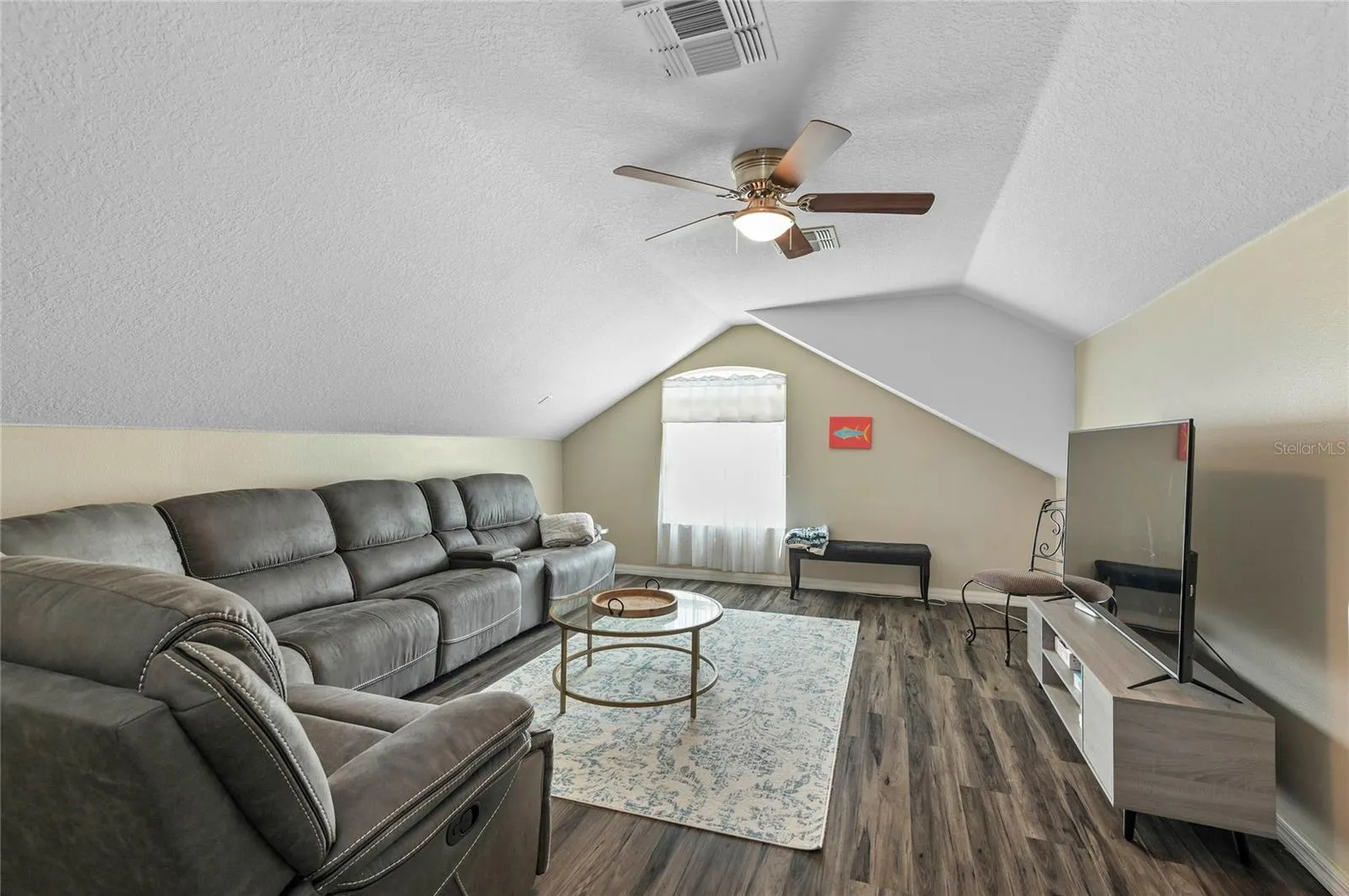 bonus/media room-above garage and access near kitchen