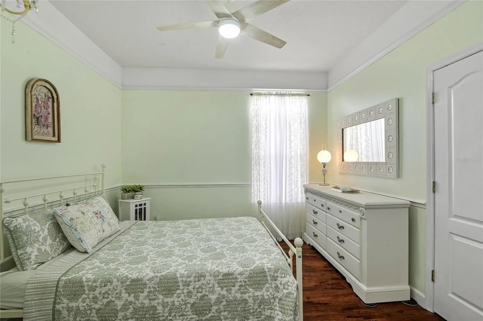 2nd bedroom
