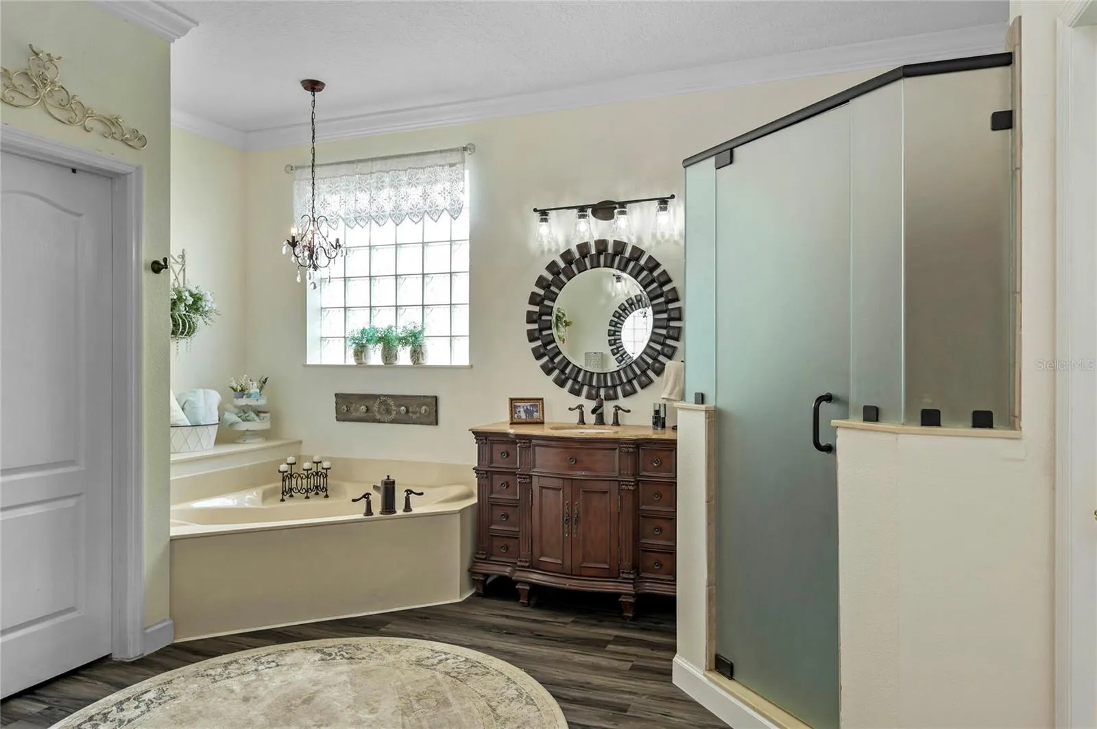 primary bath with seperate shower