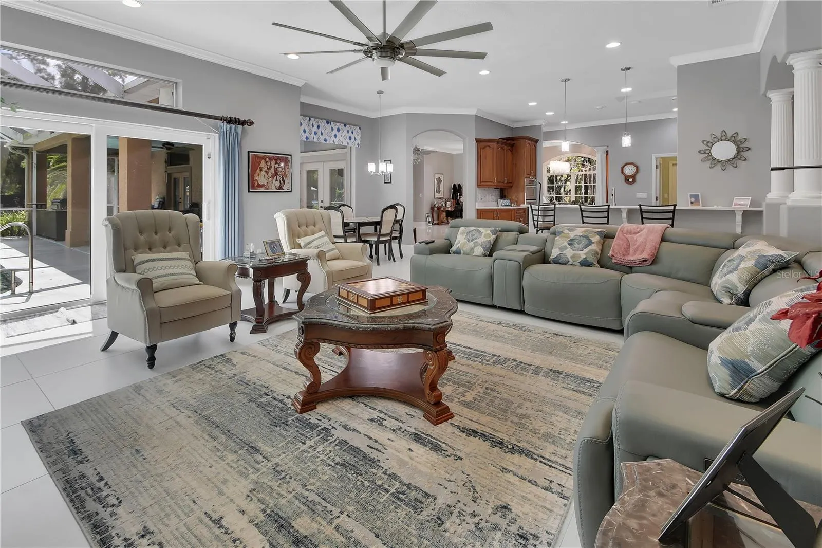 FAMILY ROOM