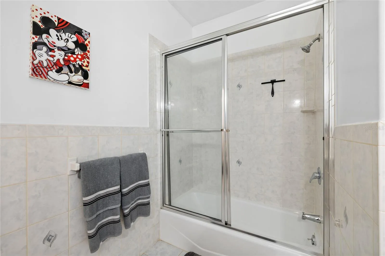 upstairs full bathroom