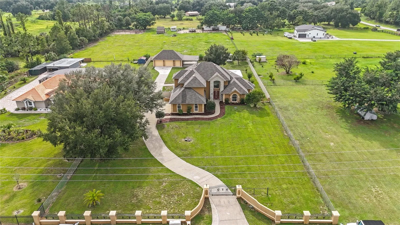 Private electronic gate and fully fenced one acre lot