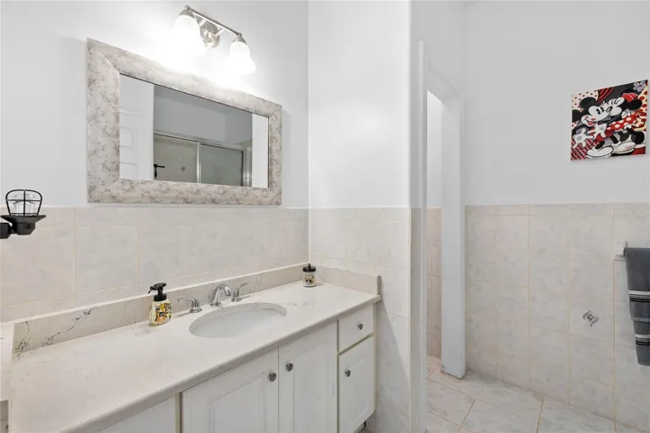 upstairs full bathroom