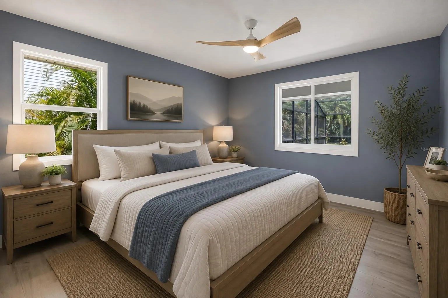 Bedroom 4 w/ En Suite and Pool Access
