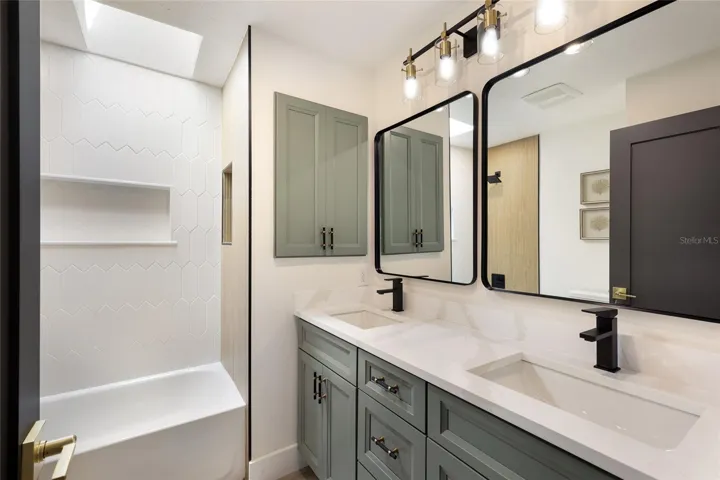 Bathroom 2 between Bedroom 2 and Bedroom 3