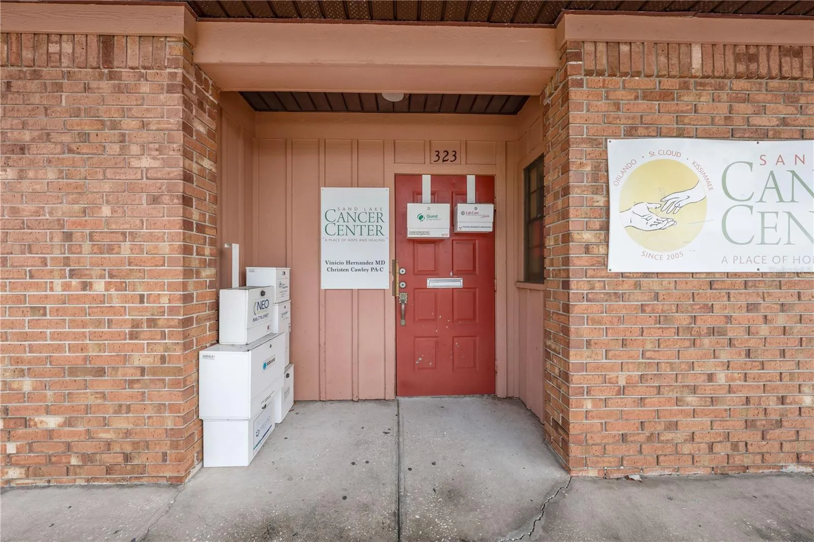 323 W. Cypress St. - Front entrance - month to month lease.