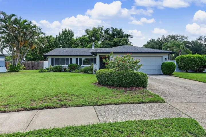Great curb appeal, freshly painted.