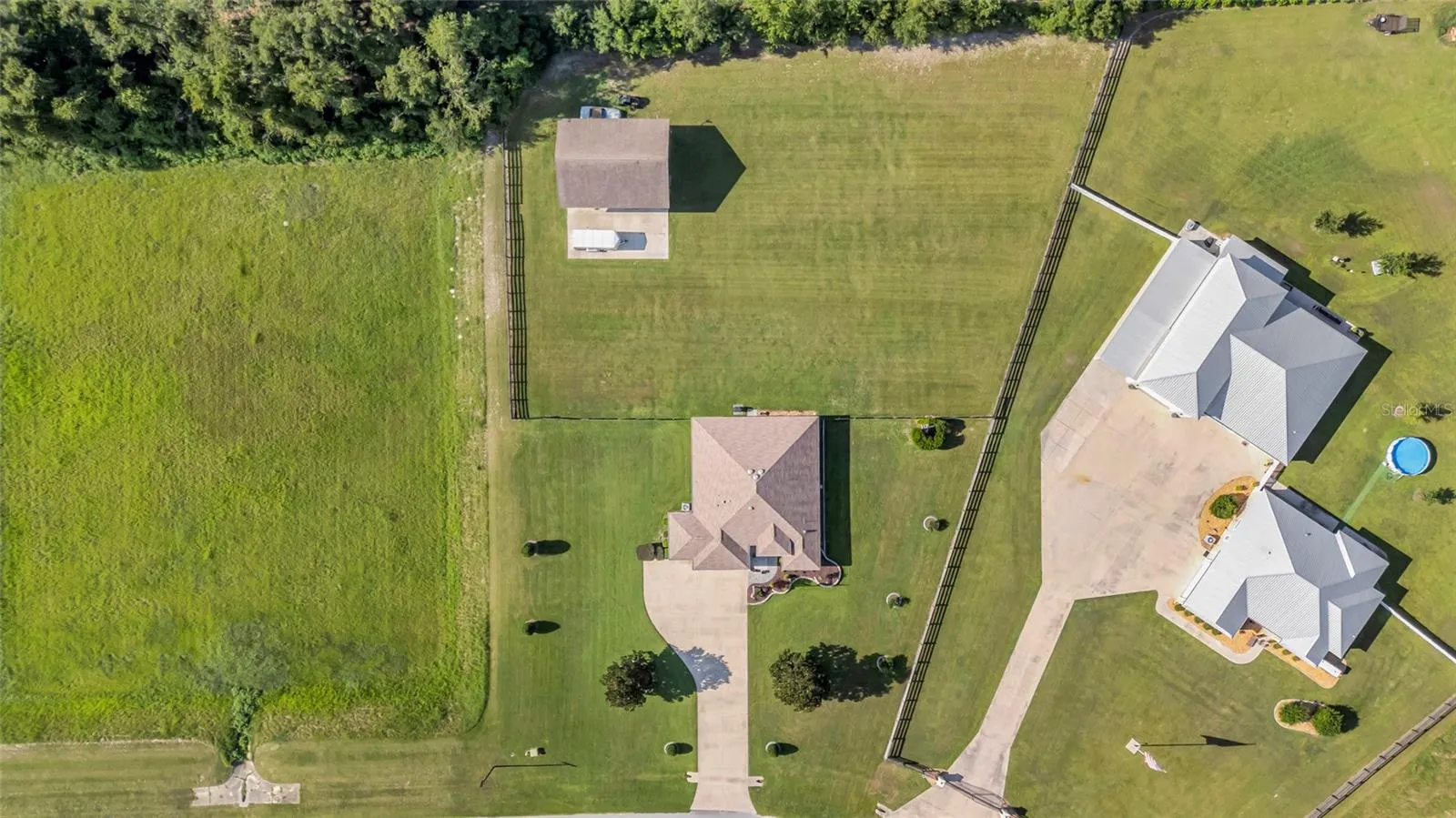 Large oversized 1 acre fenced in lot with plenty of privacy