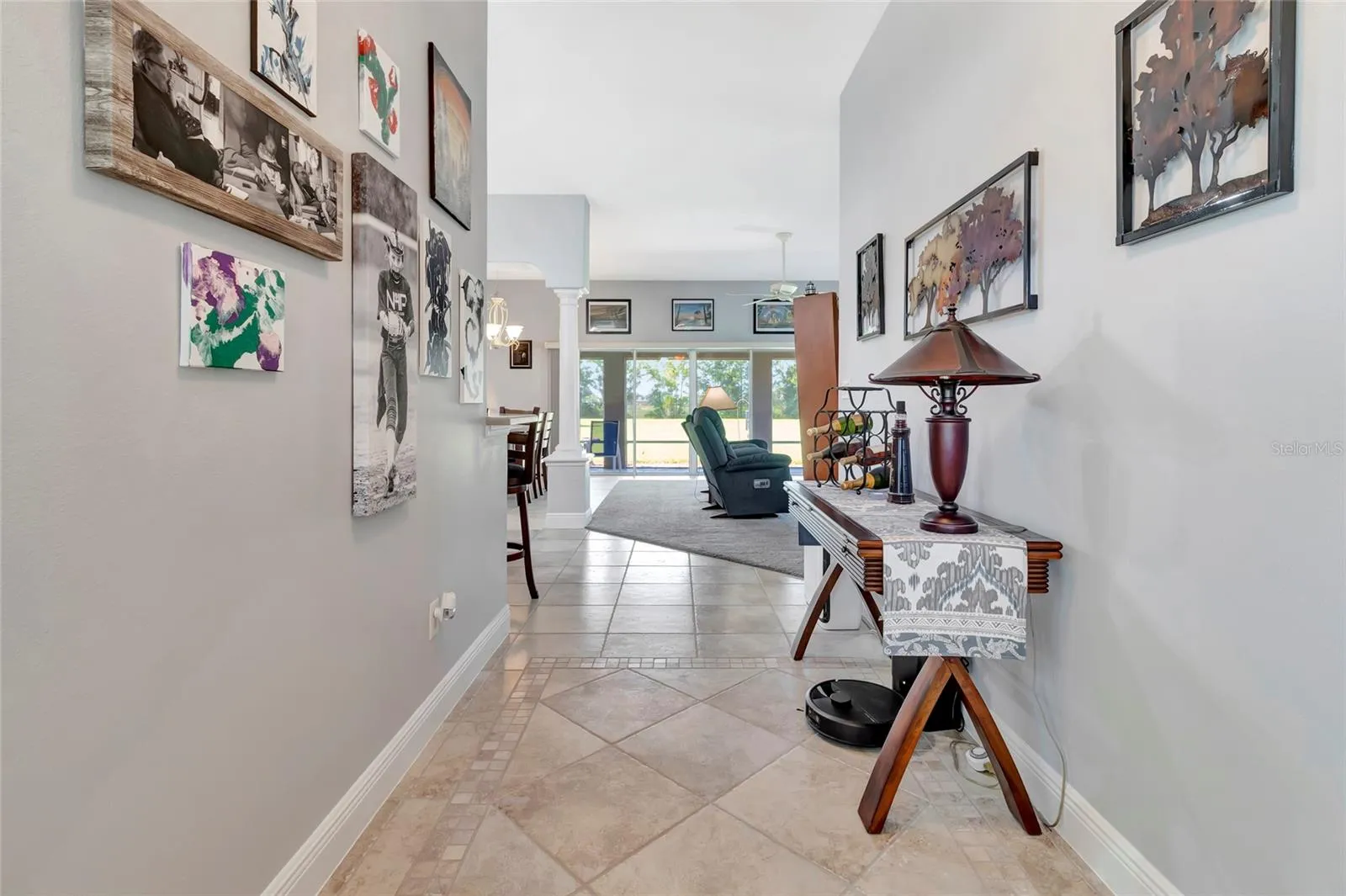 Tile floors in Kitchen, dining and breakfast areas.