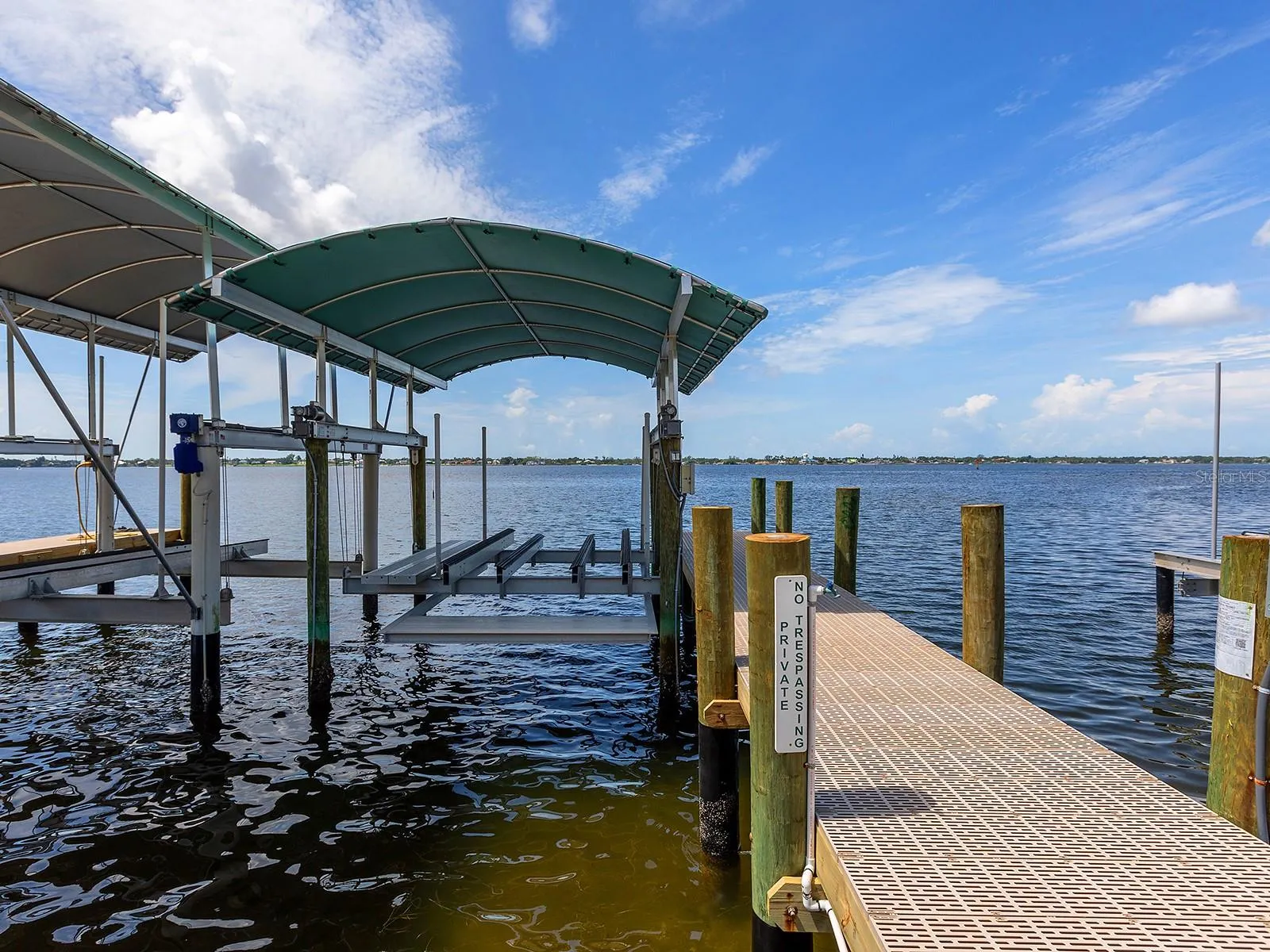 New surge-proof composite dock