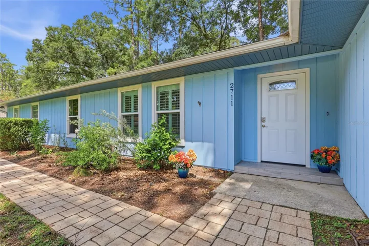 Bright and cheery entry
