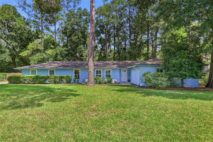 Huge lot, No HOA!