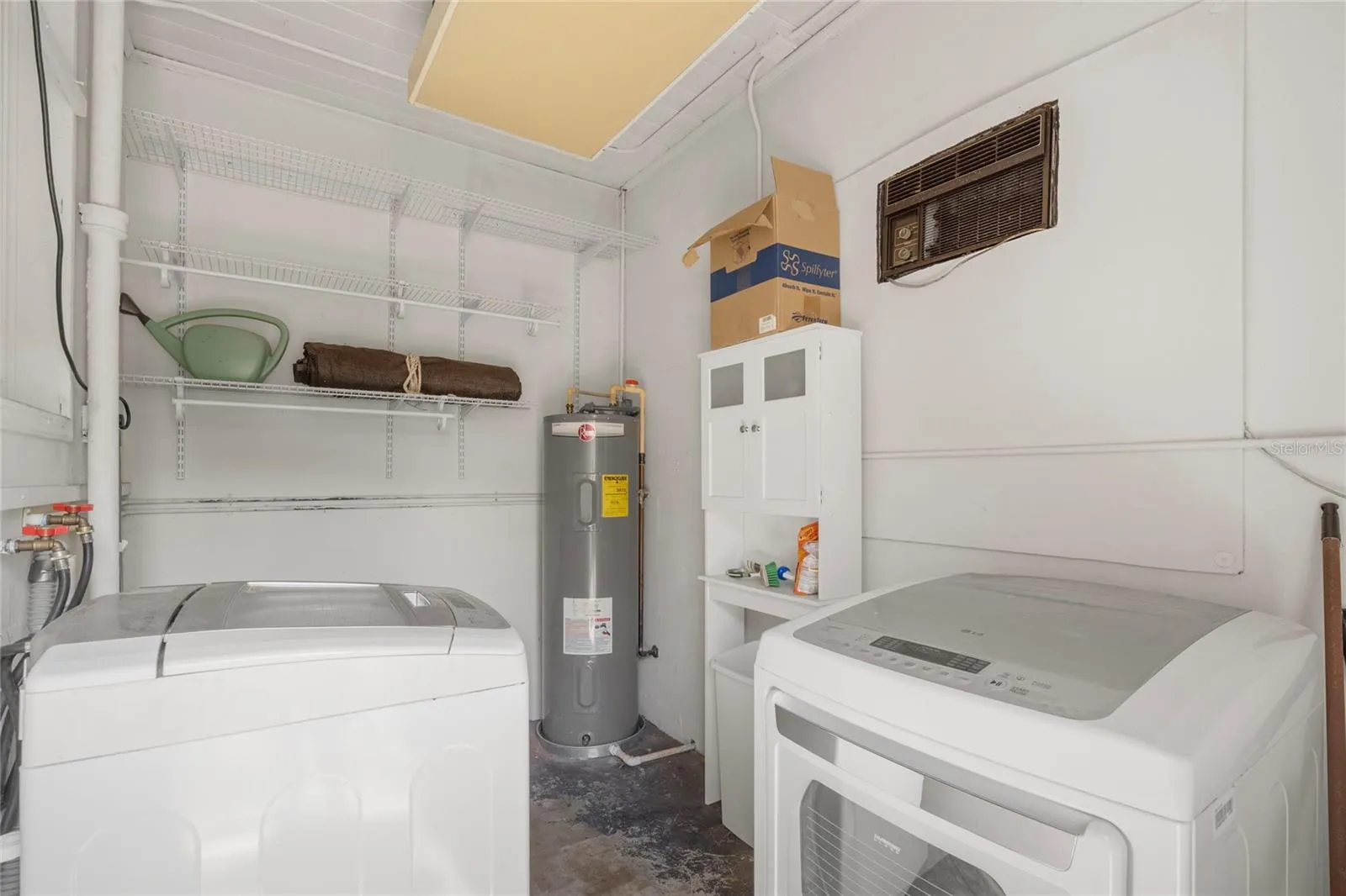 Laundry room attached
