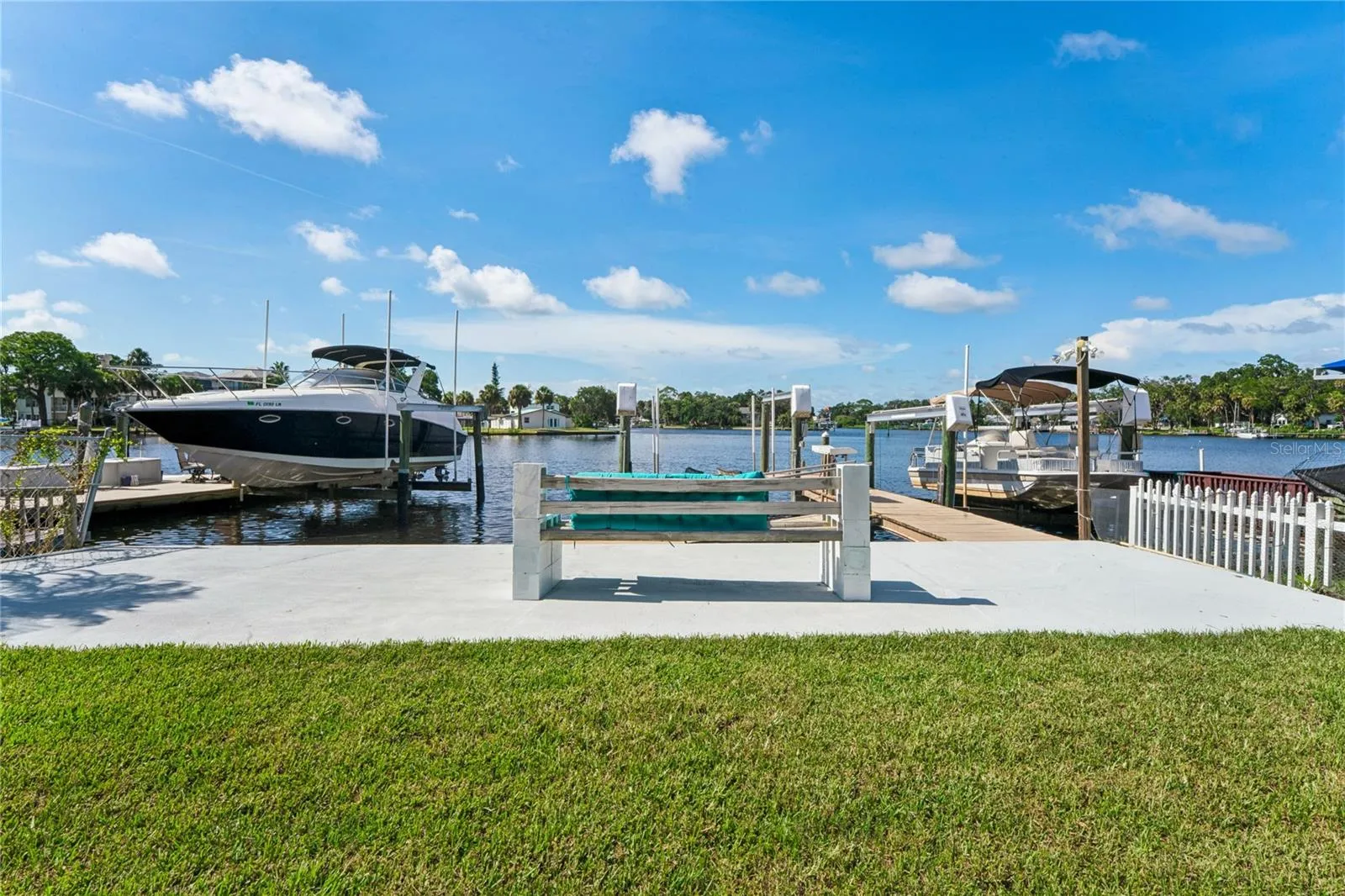 DOCK & DAVIT