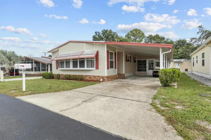 Welcome to 4063 Rolling Oaks Dr. Winter Haven!